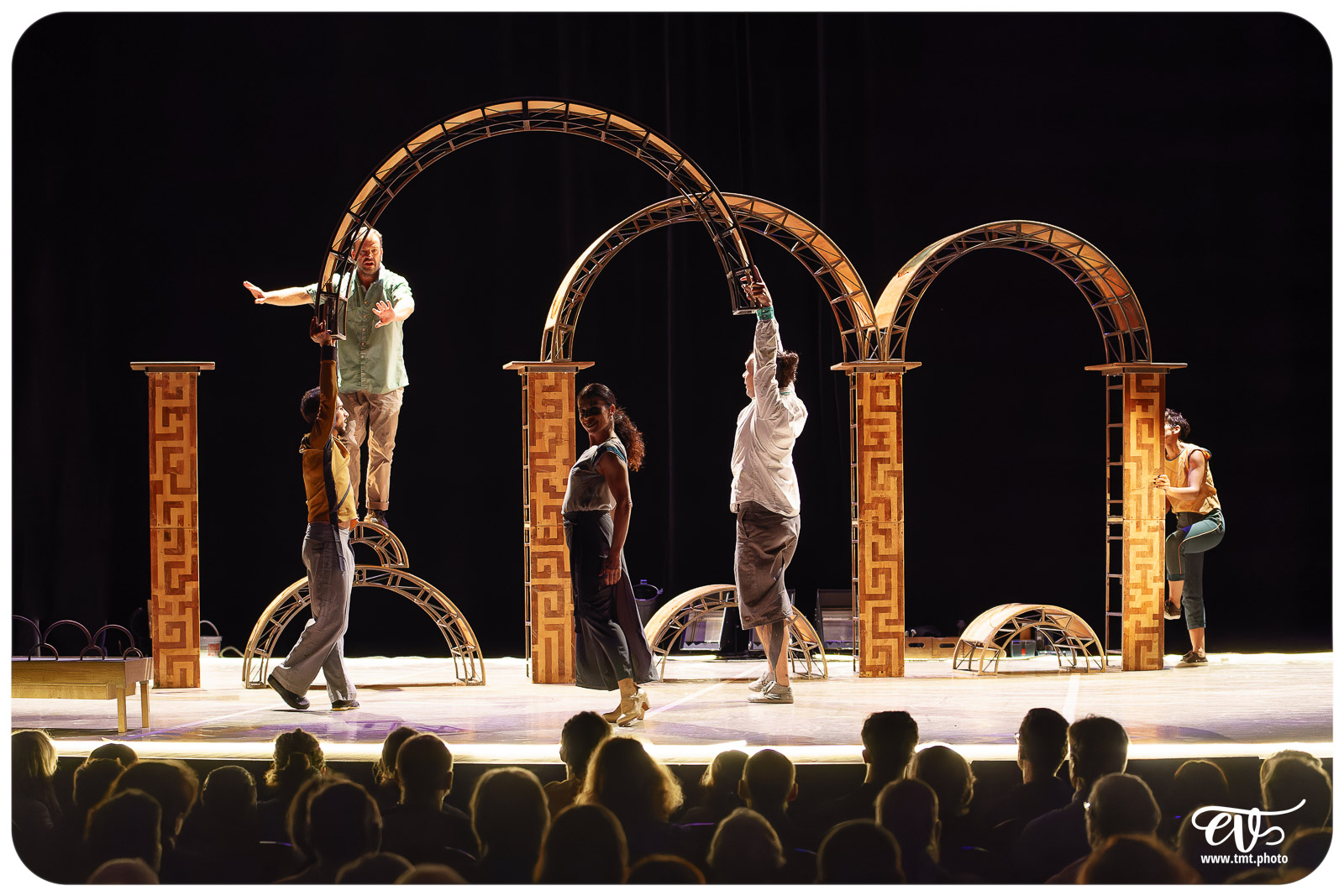 ESENCIAL (VAIVEN CIRCO)